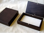 scatola in legno con magneti